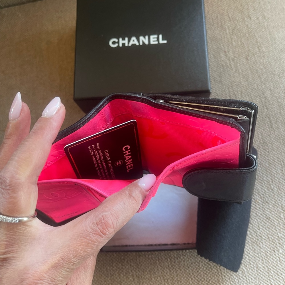 Chanel Black and Cream Quilted wallet and  Card Holder.Authentic! - Picture 9 of 10